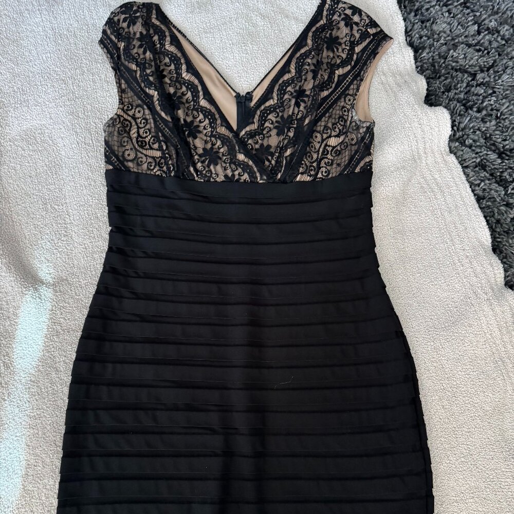 Adrianna Papell Black Lace Cocktail Dress – Size 14, Worn once, Stunner!